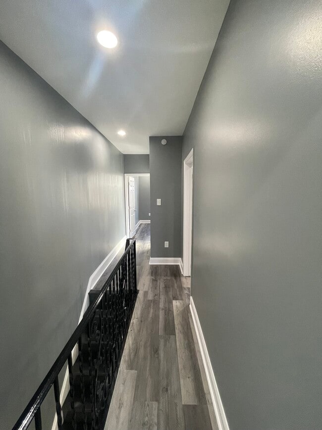 Building Photo - 1611 S Yewdall St