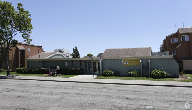 Building Photo - Barrett Terrace Apartments