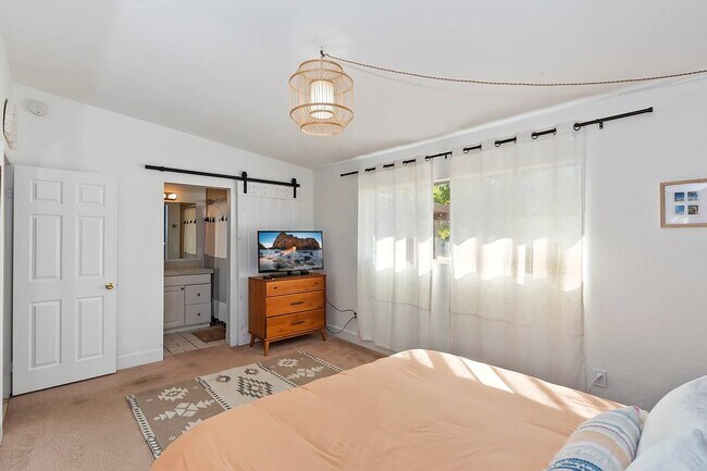 Building Photo - 58327 Bonanza Dr