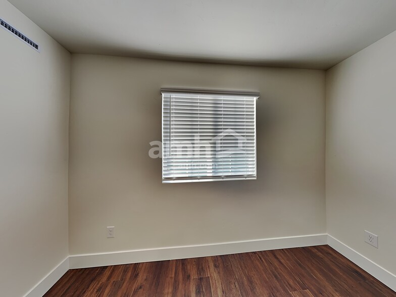 Building Photo - 8015 Katriel Ct SW