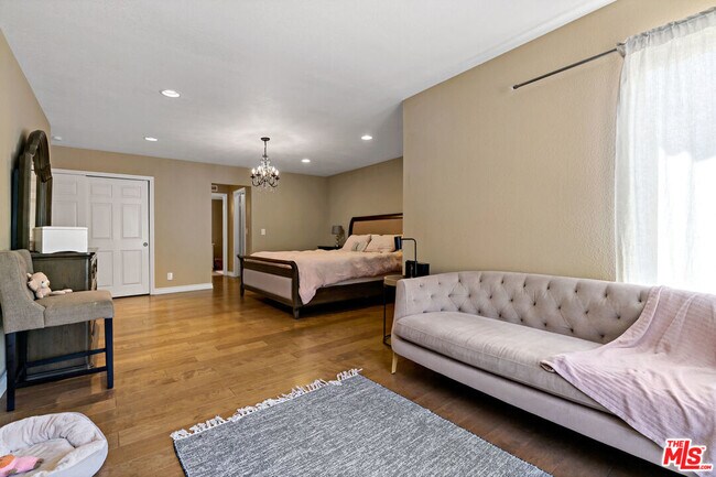 Building Photo - 683 Triunfo Canyon Rd