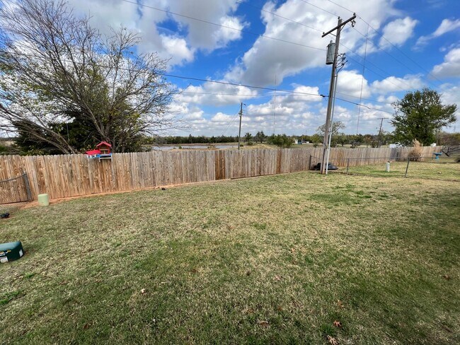 Building Photo - $500 OFF FIRST MONTHS RENT | Sweet Home in Hope Crossing!