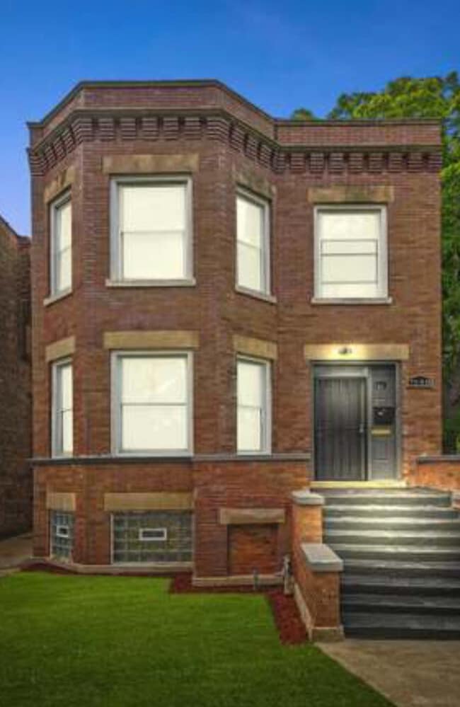 Building Photo - 7548 S Harvard Ave