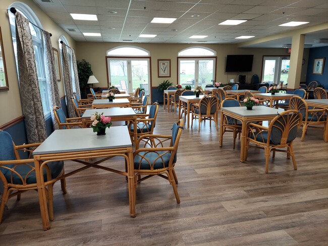 Dining Room - Wedgewood Manor Active Senior Living