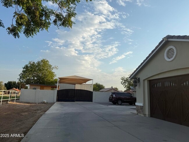 Building Photo - 5502 N 105th Ln