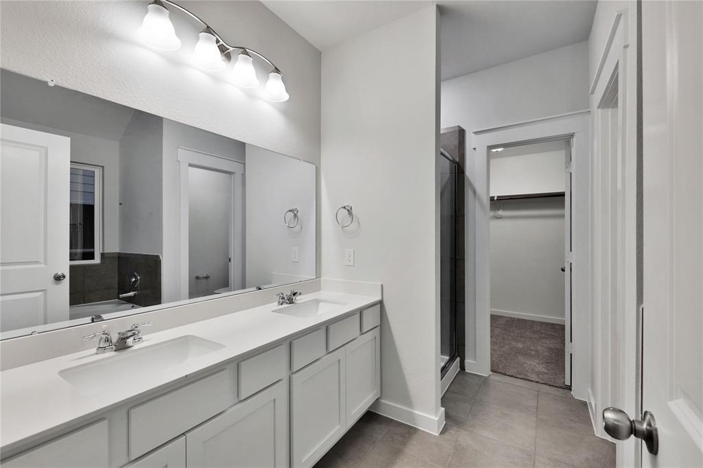Master Bath Suite - 12411 Southern Trail Ct