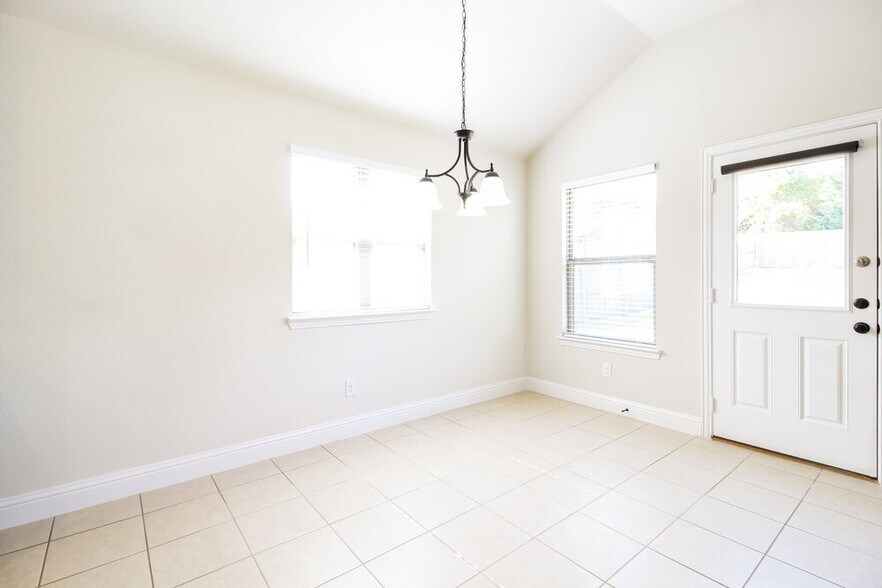 Building Photo - 334 Highmeadow Dr