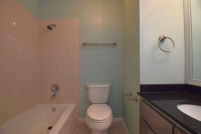 Building Photo - Hart Ln 6489