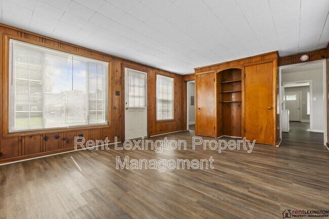 Building Photo - 541 Sheridan Dr