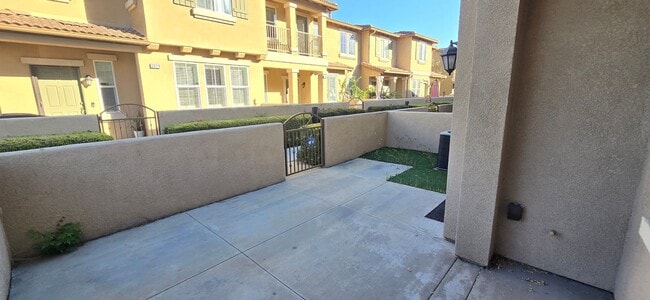 Building Photo - Beautifully maintained 2-bedroom, 2.5-bath with Loft • 1,504 sqft & 2-car garage.