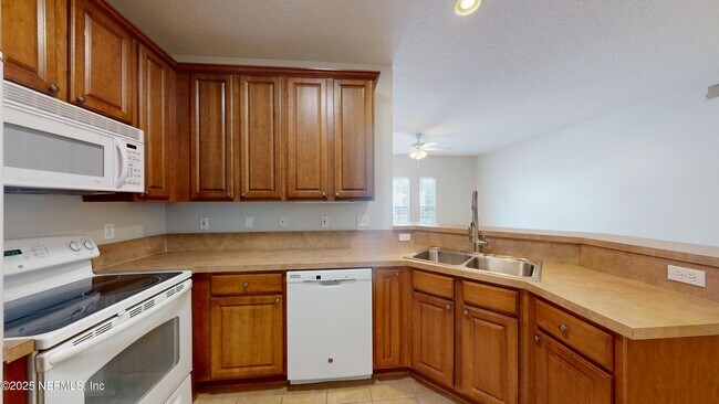 Building Photo - 211 Jardin De Mer Pl