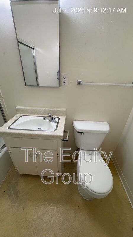 Building Photo - 529 E Kaweah Ave