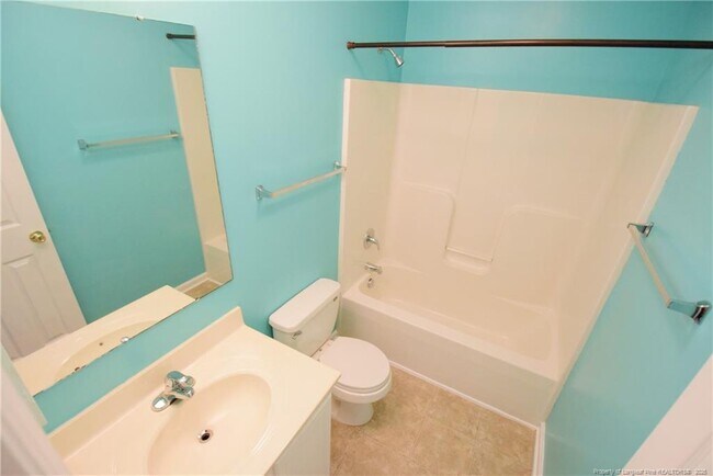 Building Photo - 324 Roundtree Dr