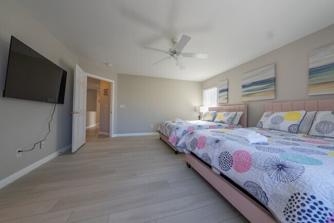 Building Photo - Spacious 4-Bed Family Home in Prime Las Vegas Location!