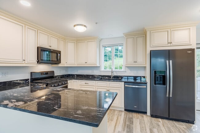 2BR, 2.5BA - Townhome - Rosemary Lane Townhomes