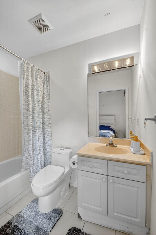 Building Photo - 4553 Barclay Fair Way