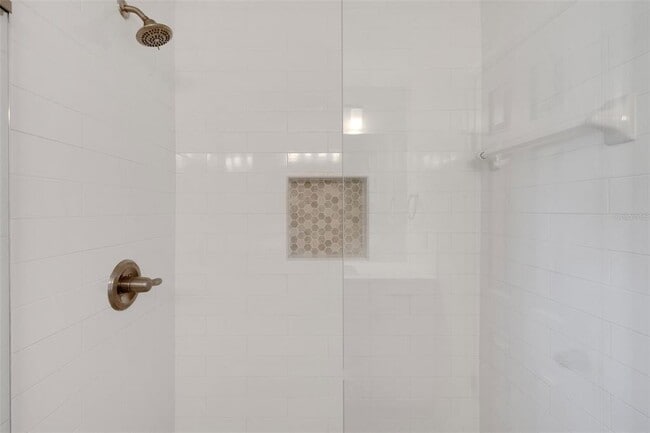 Building Photo - 934 Vistabula St