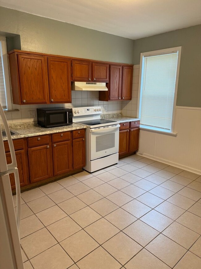 Building Photo - 5319 Sutherland Ave