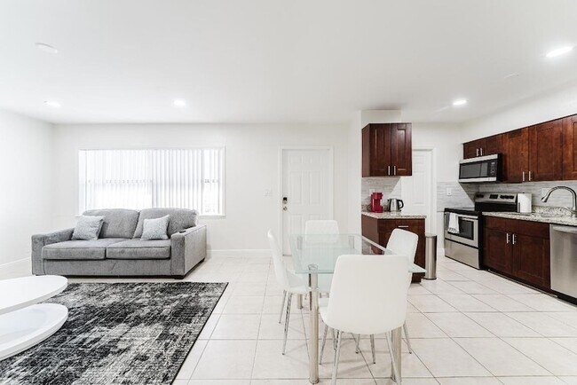 Building Photo - 1800 NW 4th Ave