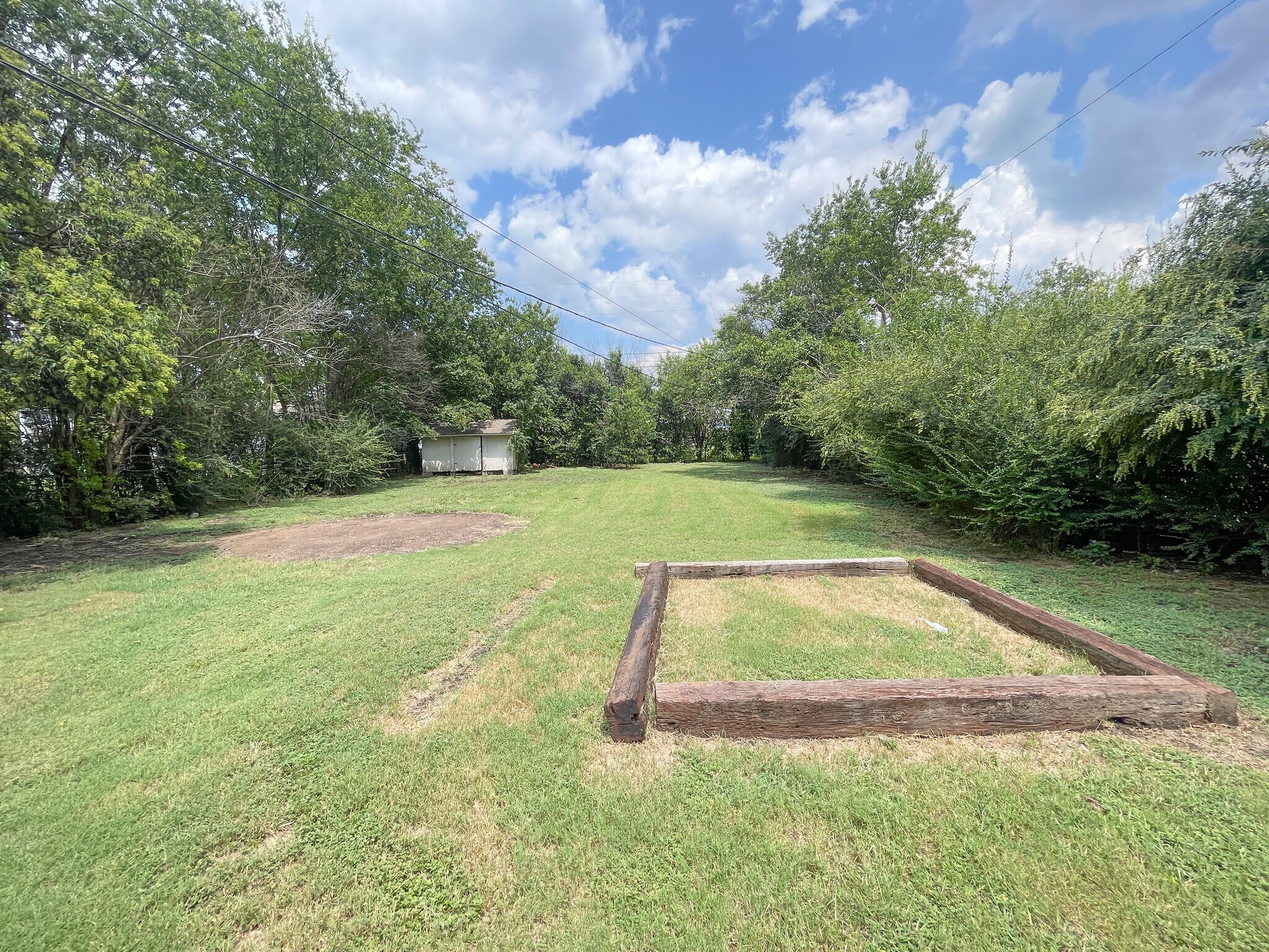 Building Photo - 1405 Guthrie Dr