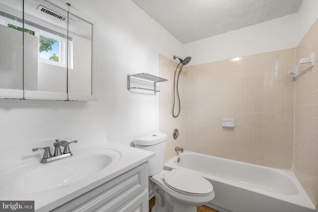 Building Photo - 13320 Scibilia Ct