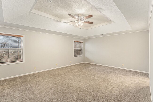 Building Photo - 4 Bed 5 Bath home creek view in back