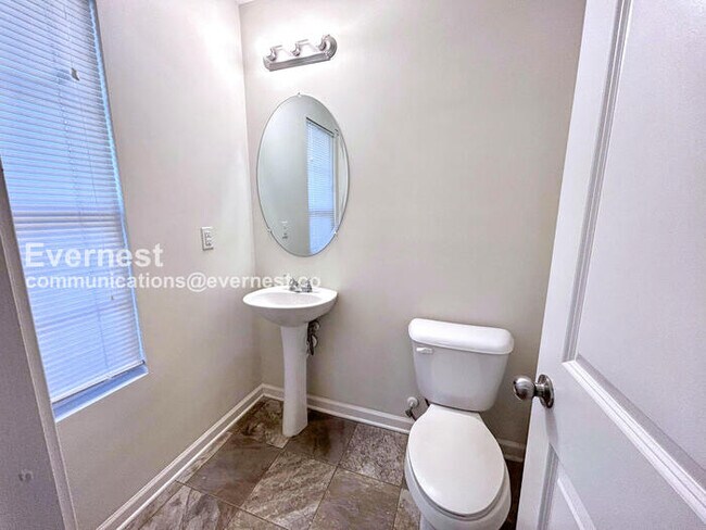 Building Photo - 3 Bed/3 Bath Home with Garage / Pet-Friendly / Available Now!