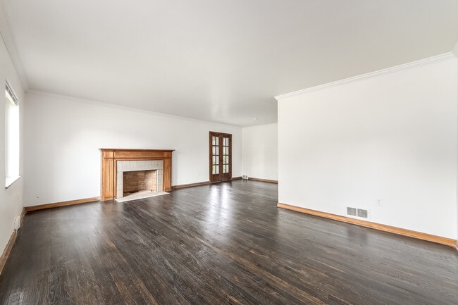 Building Photo - 662 Eastmoor Blvd