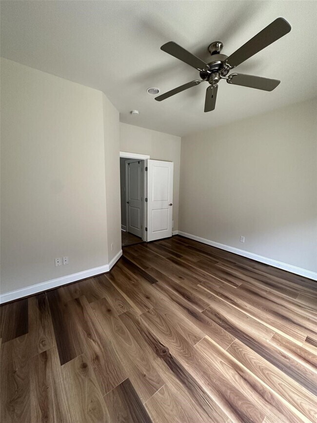 Building Photo - 4106 Marina St