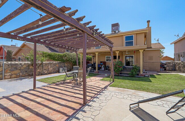 Building Photo - 3712 La Cuesta Dr