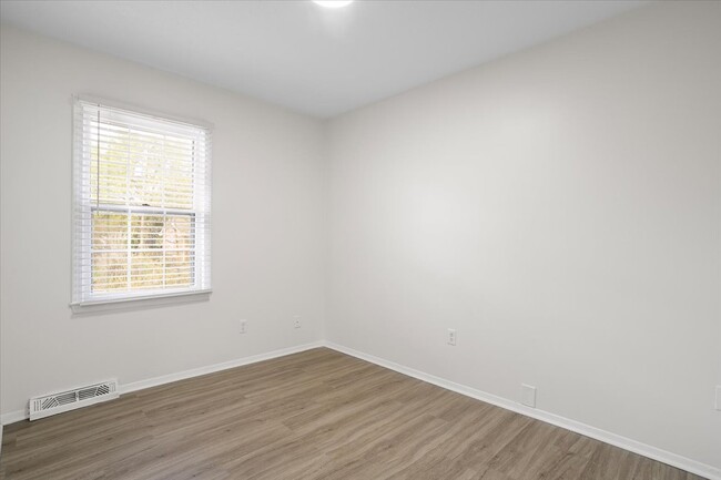 Room 2 - Fairmeadow Townhomes