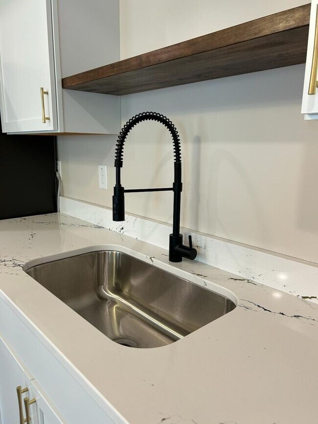 Building Photo - 940 M St SW