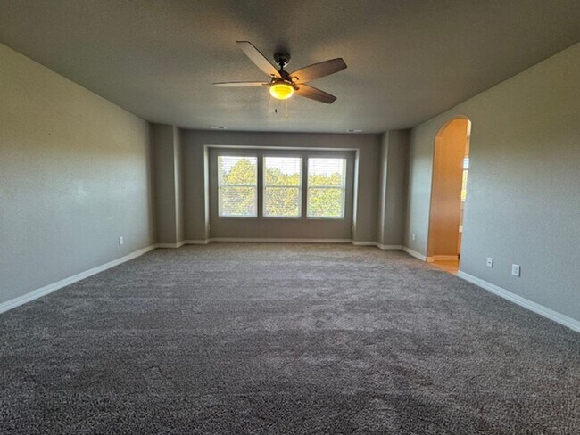 Building Photo - Nearly New 3-Bedroom Home in Beautiful Mon...