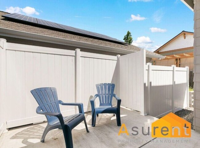 Building Photo - Newer Ashland Home Coming Available Soon!