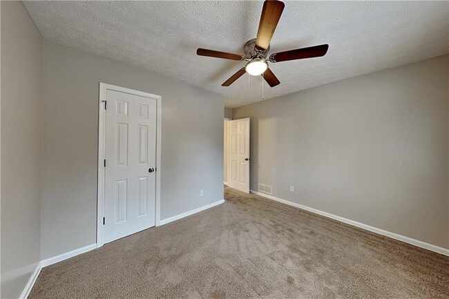 Building Photo - 235 Austin Dr