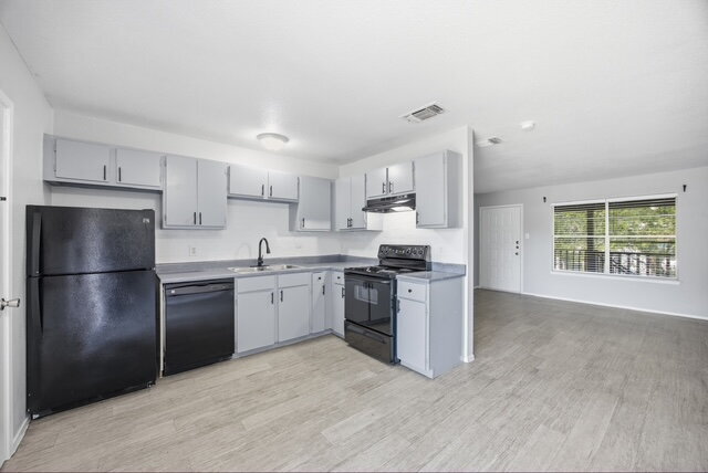 Building Photo - 430 Kendalia Ave