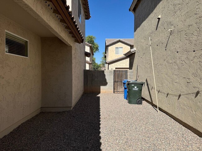 Building Photo - Beautiful Home for Rent in Tolleson!