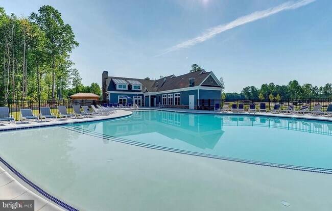 Building Photo - 33842 Darlington St