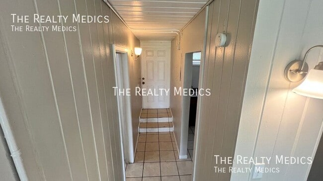 Building Photo - 1010 N Fiske Blvd