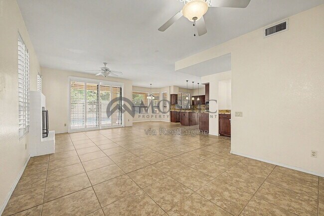 Building Photo - 1819 E Cascade Dr