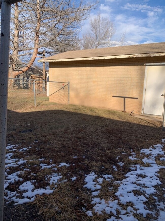 Building Photo - 1312-1314 Castlerock Drive