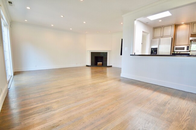 Building Photo - Stunning 3 BR | 2 BA in Noe Valley - Must ...