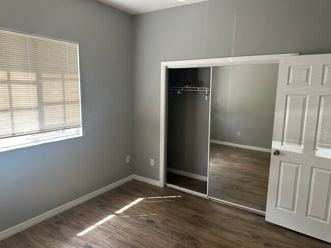 Building Photo - 2 Bedroom 2 Full Bath Townhome in LAKE MAR...