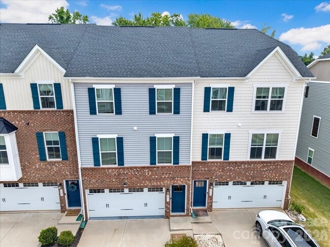 Building Photo - 2611 Grantham Place Dr