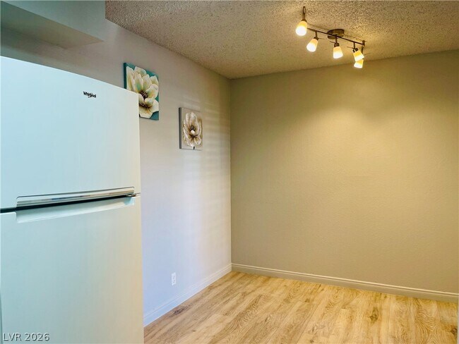 Building Photo - 3151 N Soaring Gulls Dr