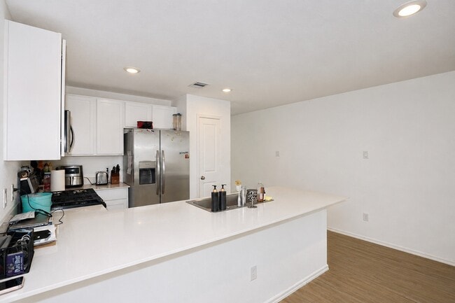 Building Photo - 7430 Clover Chase Dr