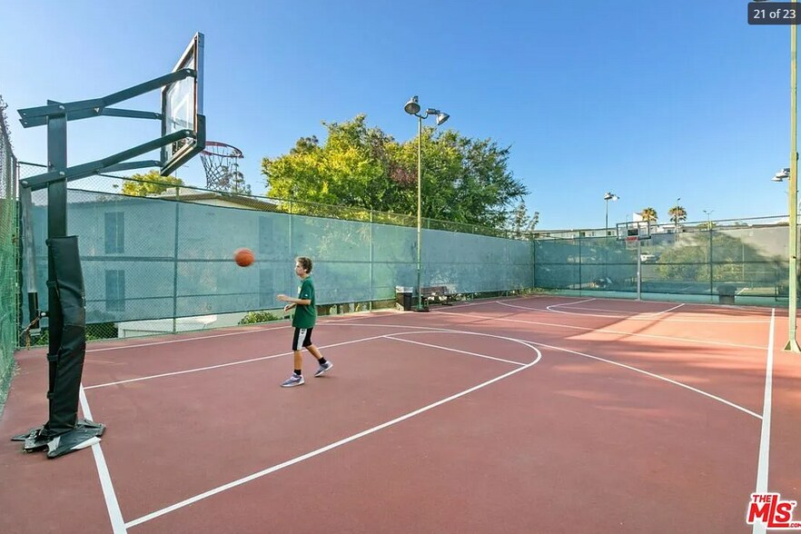courts - 8650 Gulana Ave