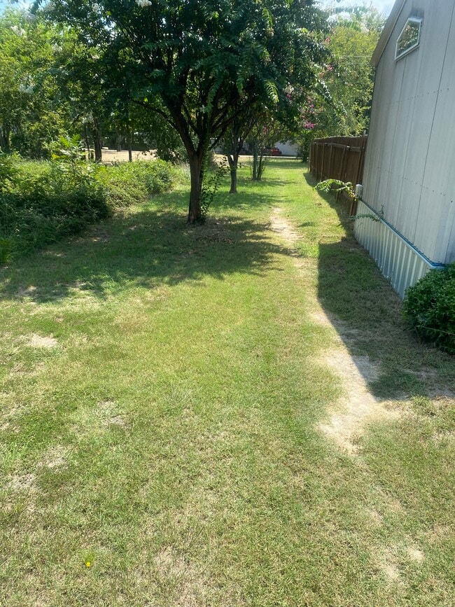 Building Photo - 222 Trailwind St