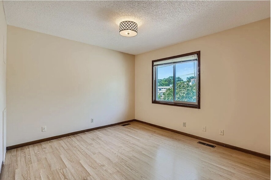 oversized bedroom #1 - 2201 2nd Ave N