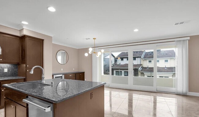 Dining area - 138 Summit Way